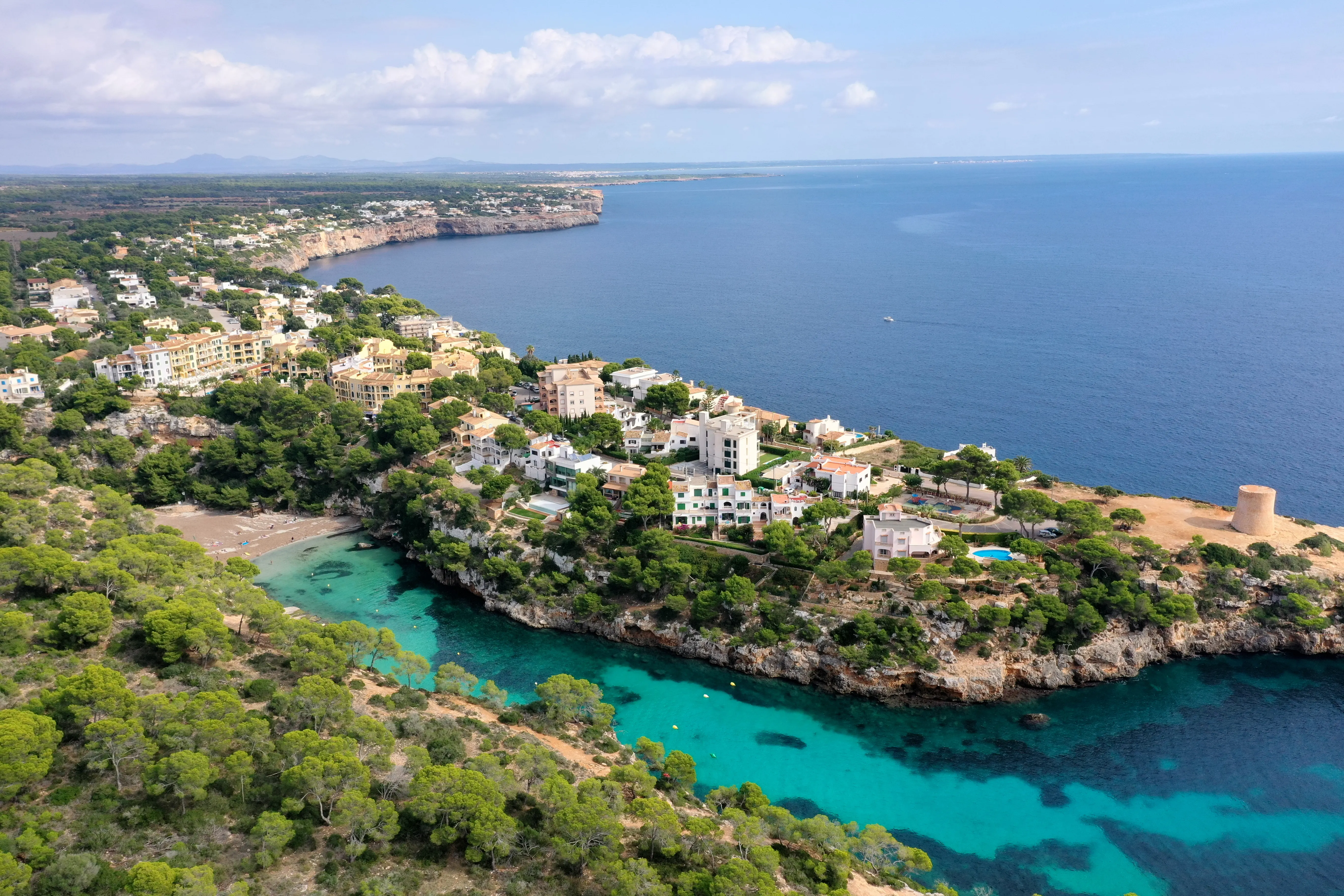 Calendrier de réservations vide en Corse cet été : comment remplir juillet-août