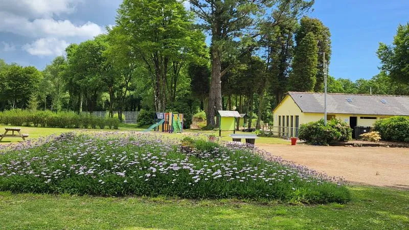 Notre bien : le mobil-home du Camping Les Myrtilles à Saint-Yvi – photo 4